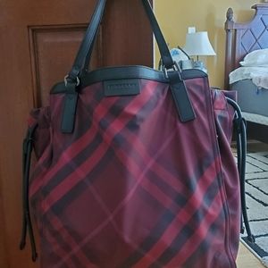 Burberry purse